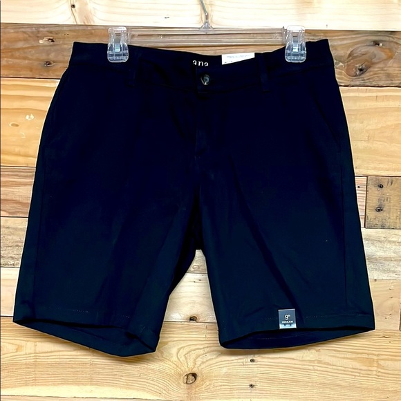 a.n.a Size 8 Black Bermuda Mid-rise 9” Inseam Soft Khaki Shorts with Pockets - Picture 1 of 11